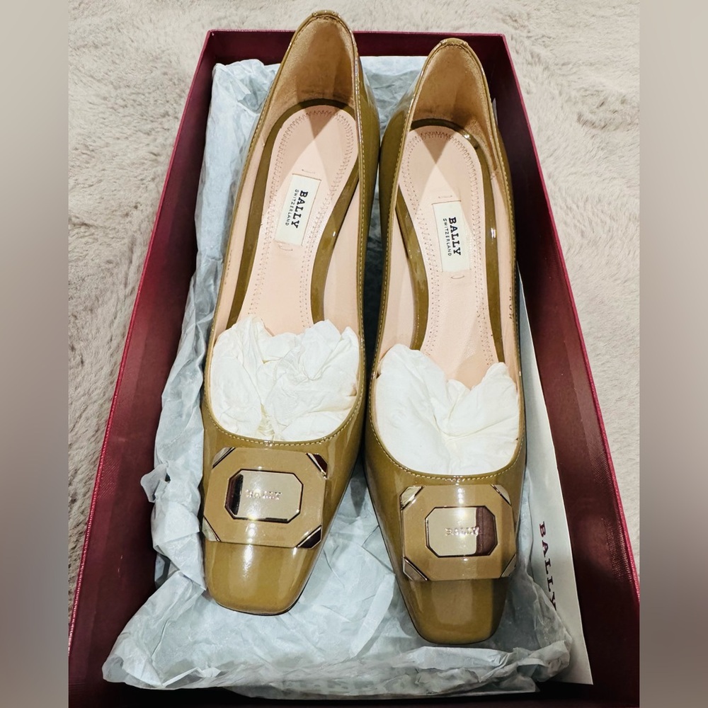 Bally Heals in excellent condition. Size 37.